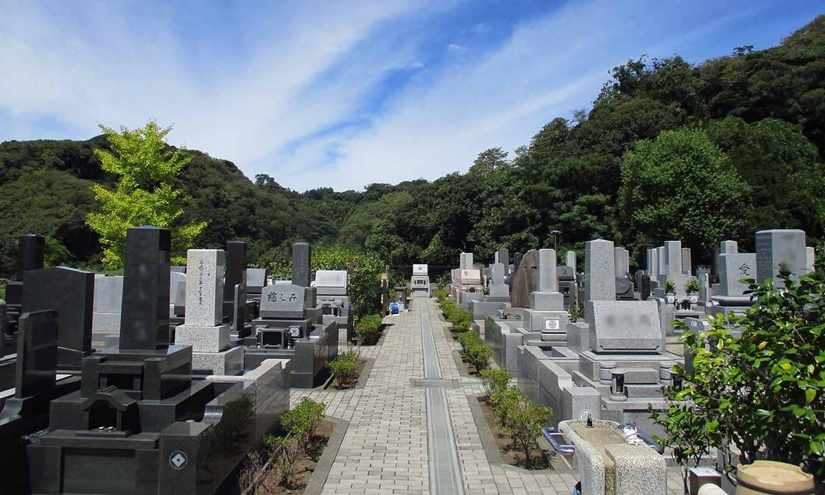 鶴岡八幡宮墓苑