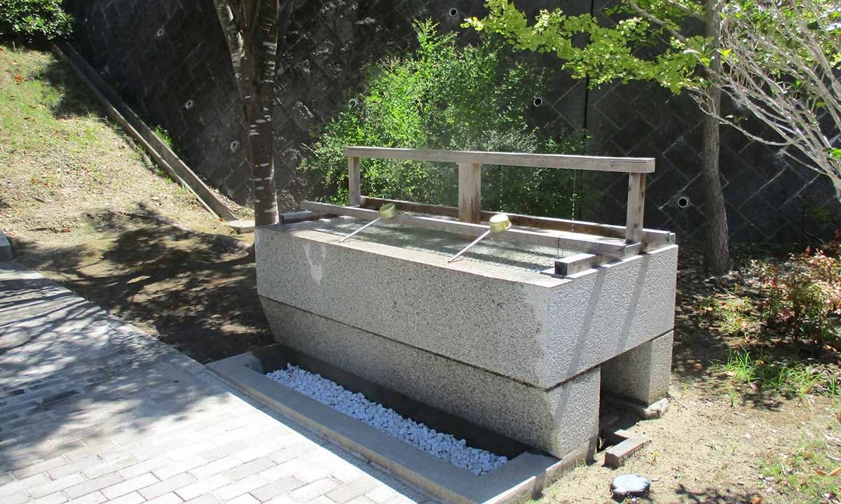 鶴岡八幡宮墓苑
