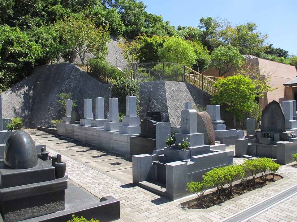 鶴岡八幡宮墓苑