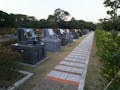 唐津市墓地公園 参道は段差の少ない平坦地