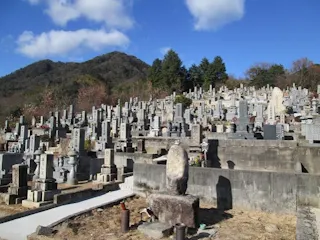 中小路墓苑