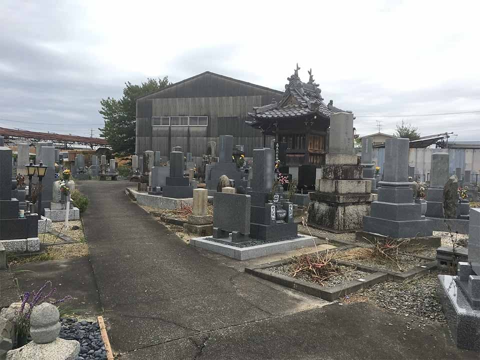 曲利区共同墓地