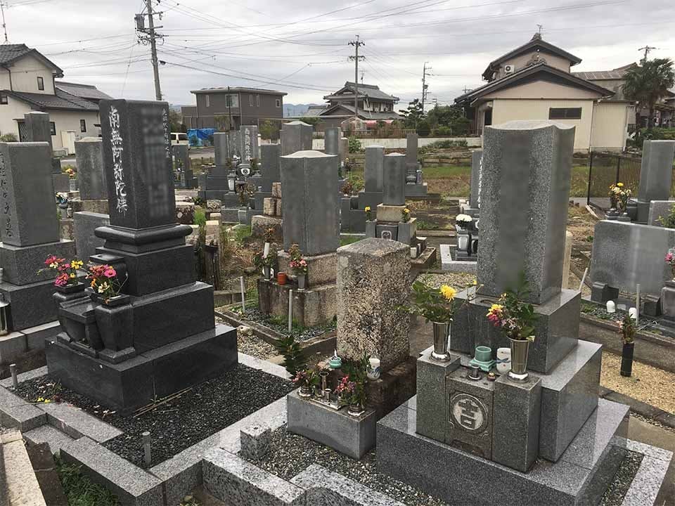 曲利区共同墓地