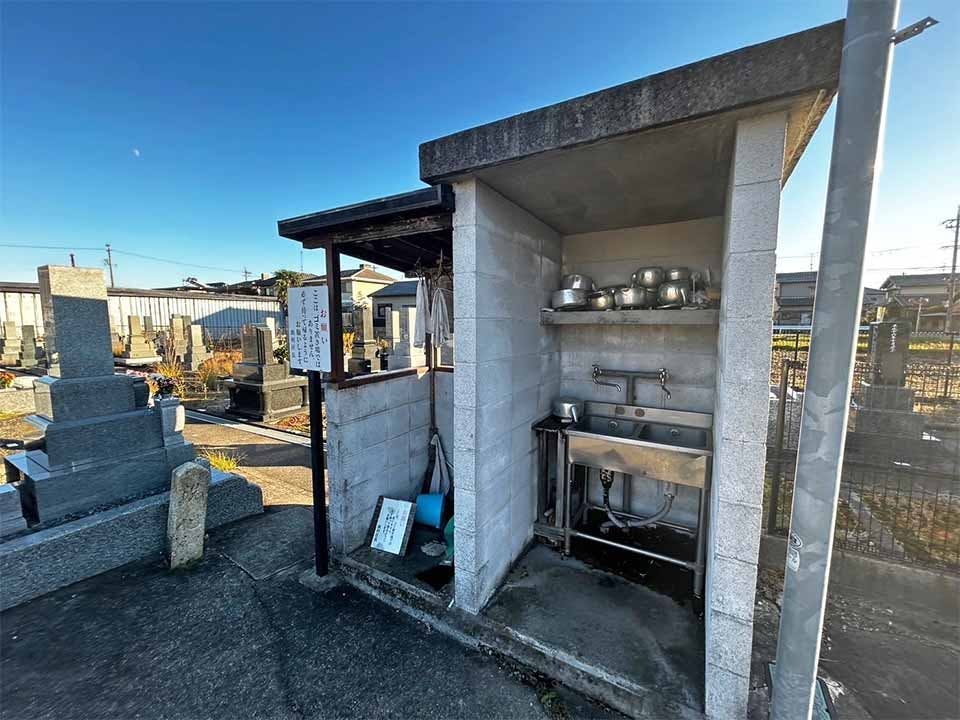 曲利区共同墓地