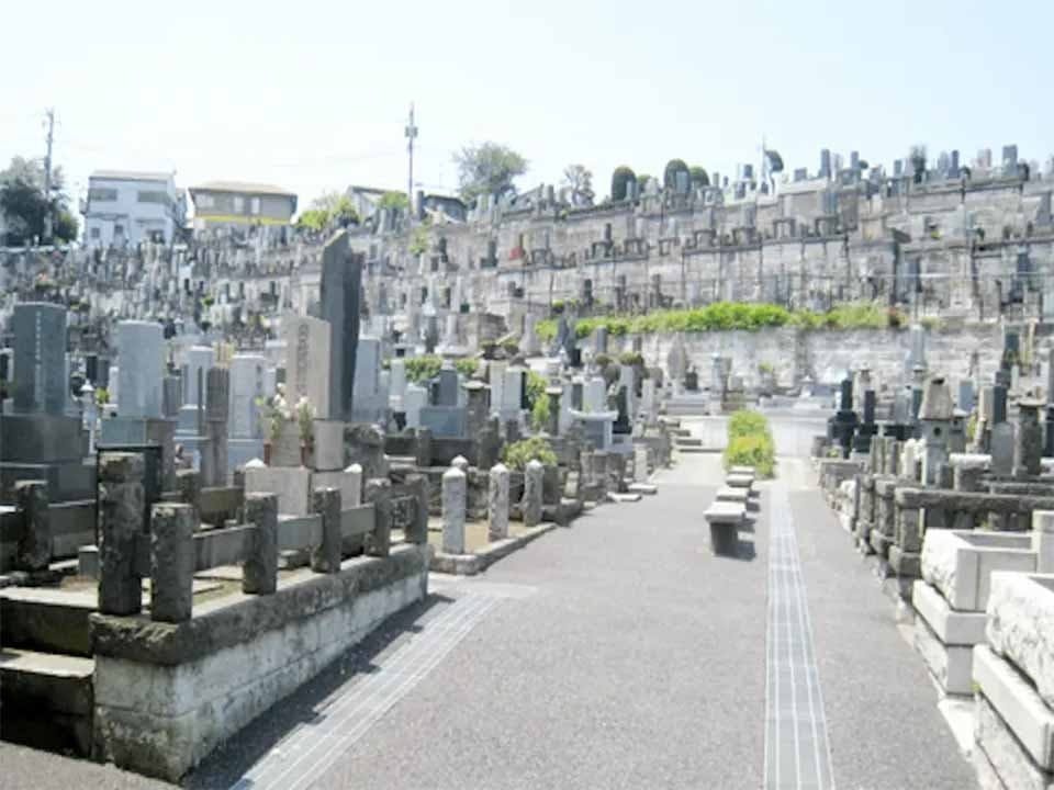 横浜市営 三ツ沢墓地 日当たりのよい墓域