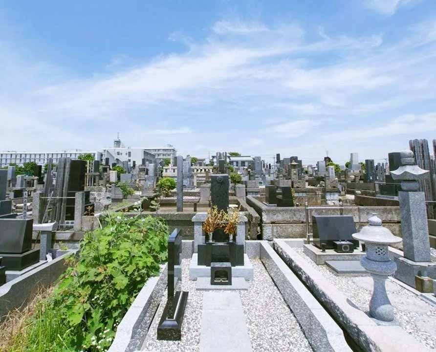 横浜市営 三ツ沢墓地 住宅地にある墓地