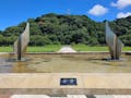 横須賀市営公園墓地 噴水（手前）と合祀墓（奥）