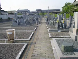 悟春院霊苑