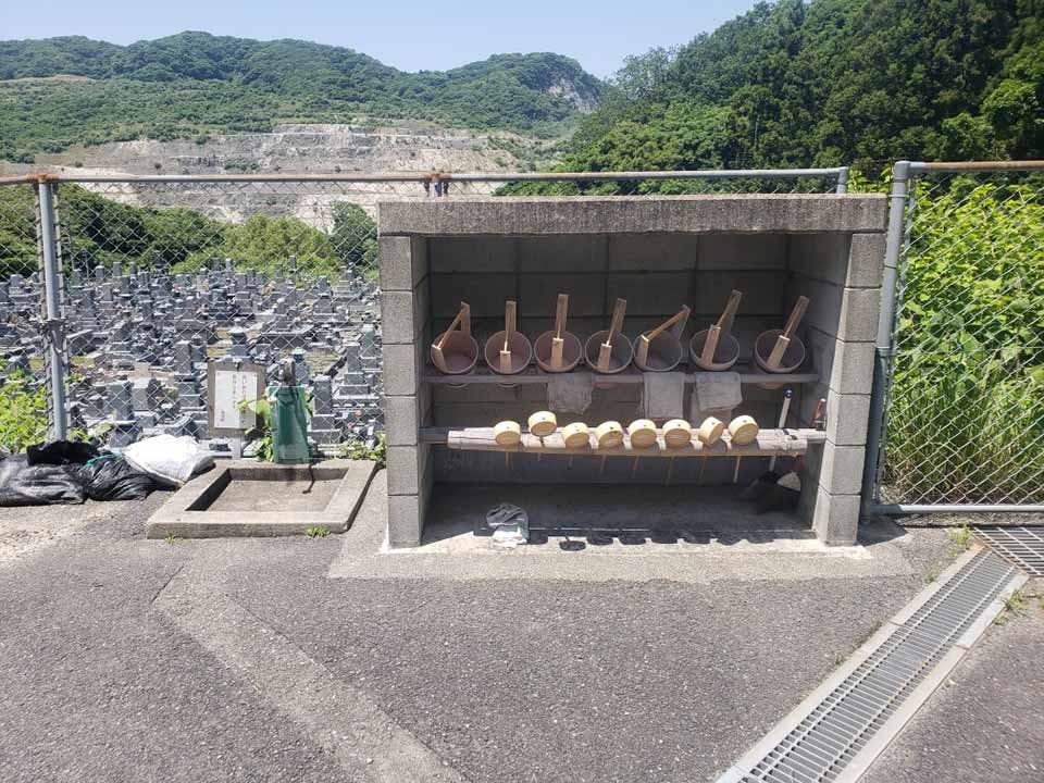 苅田町営 かんだ霊園 水場（手桶完備）