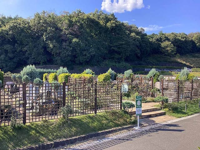 ローズメモリアルガーデン（地産霊園）