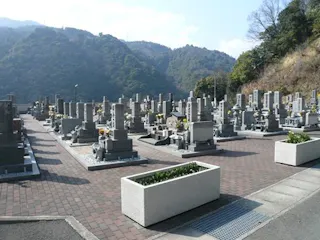 石内墓苑