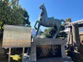 せせらぎ霊園 名馬「するすみの像」