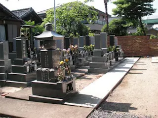 覚王院墓苑