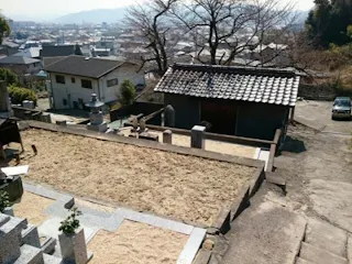 足高山墓地