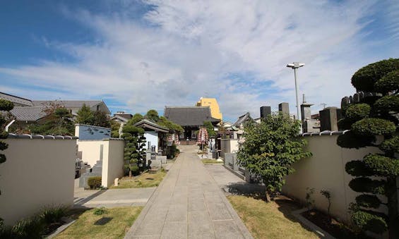 本高山 城立寺 （椿墓苑）