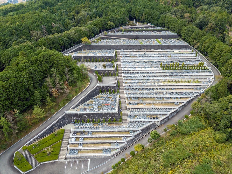 仏心霊園 一般墓・樹木葬(兵庫県川西市)の概要・価格・アクセス｜兵庫