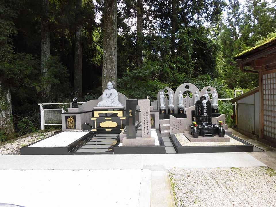 高野山 奥の院 永代供養墓「佛舎利宝塔」(和歌山県高野町)の概要・価格・アクセス｜和歌山の霊園.com｜【無料】資料請求