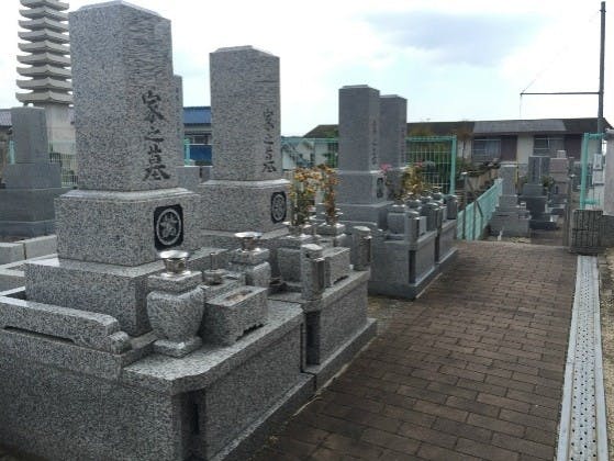 佛日寺境内墓地