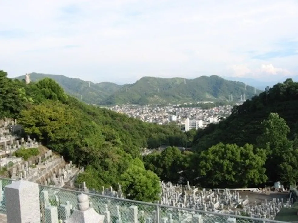 石手寺霊苑(松山市)の霊園・墓地