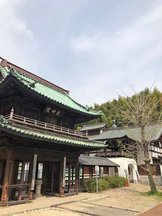 乾坤院墓苑 境内