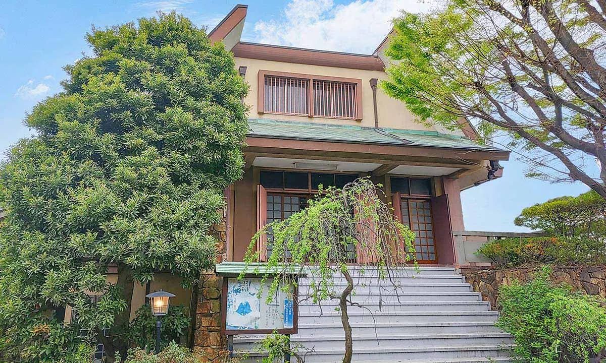 せたがや桜上水墓苑 本堂