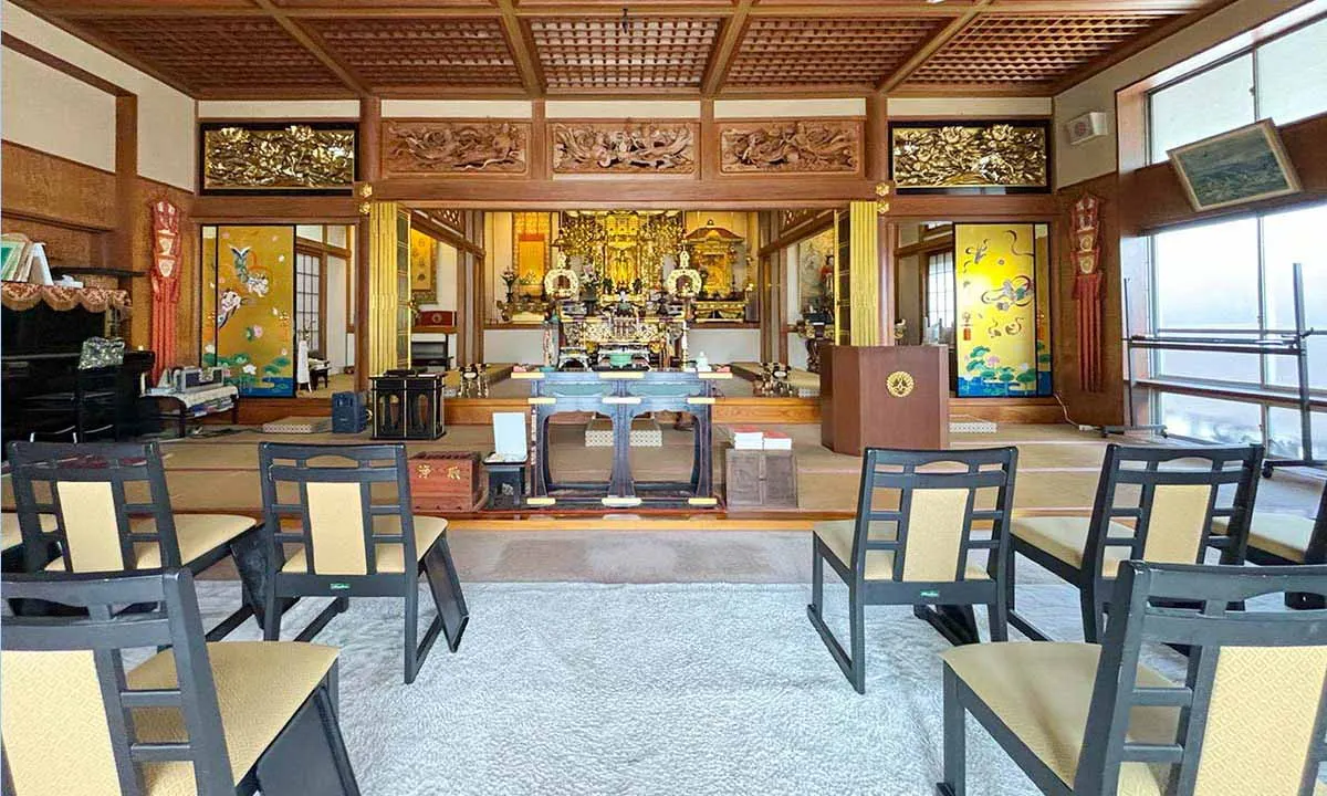 せたがや桜上水墓苑 本堂内陣