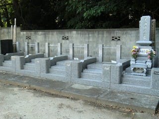 西林寺墓苑
