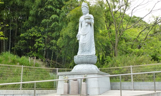 オアシス霊園 滝