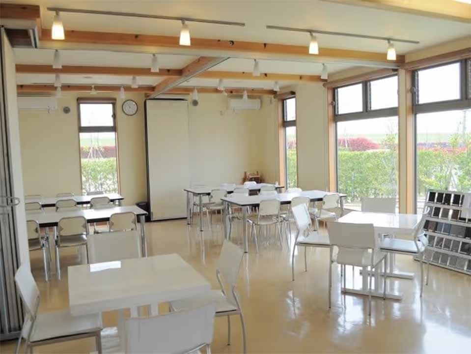 メモリアルグリーン流山聖地 管理事務所内の休憩スペース