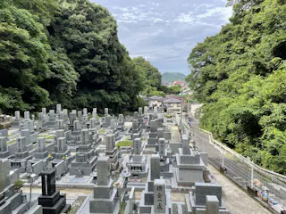 微妙寺 紅葉墓園