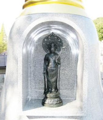 平和公園 傳昌寺 金色納骨供養塔