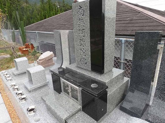 志和聖地霊苑 樹木葬・永代供養墓 さくらとオリーブ