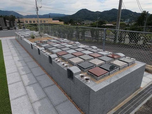 志和聖地霊苑 樹木葬・永代供養墓 さくらとオリーブ