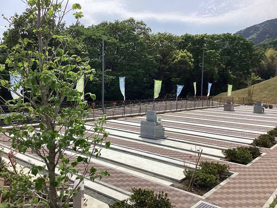 鶴巻霊園 もえぎのさと 神奈川県伊勢原市 の概要 価格 アクセス 神奈川の霊園 Com 無料 資料請求