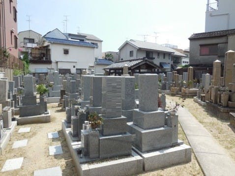 塚本共同墓地