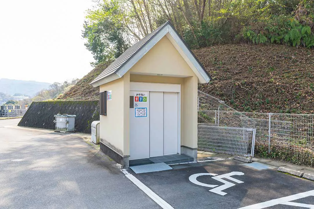 安芸城北霊園 園内トイレ
