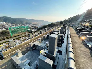 西部霊苑（永代供養付き納骨堂・一般墓）