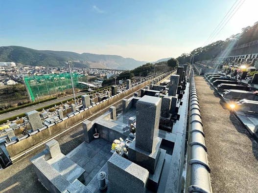 西部霊苑(永代供養付き納骨堂・一般墓)