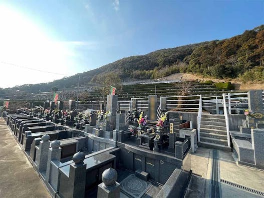 西部霊苑(永代供養付き納骨堂・一般墓)