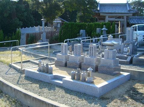 智積寺墓地