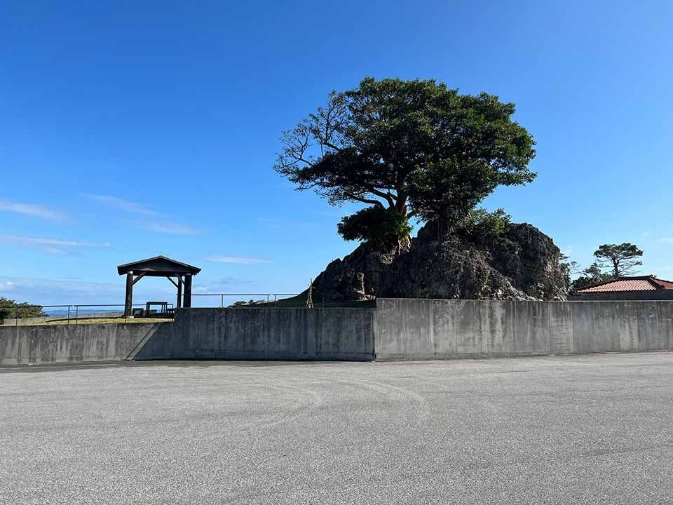 与那原洪済寺境内霊園 駐車場