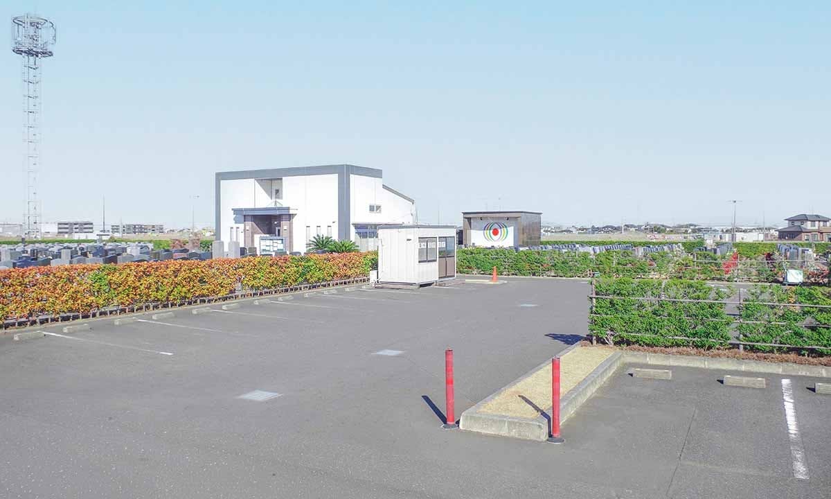 吉川美南霊園 大型の駐車場