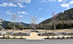 奥多摩霊園 家族永代供養「さくら」 雄大な自然の中、桜に抱かれた空間でお参りいただけます。