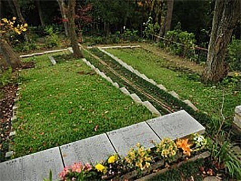 町田いずみ浄苑 (桜葬 樹林墓地 風の旅人、杜の家族（家族・2段埋葬）)
