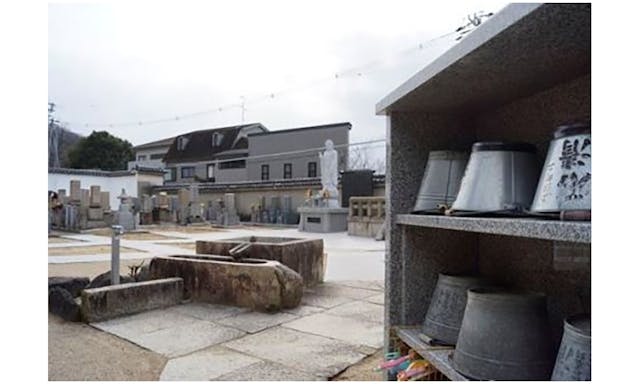 重願寺墓地