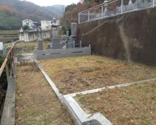 粒江墓地