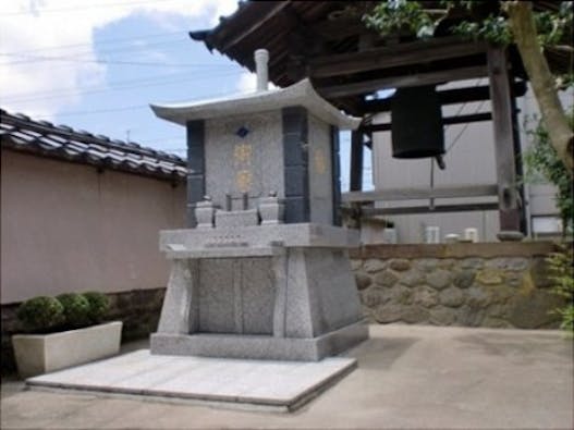 泉龍寺永代供養墓 御廟（舎利塔）