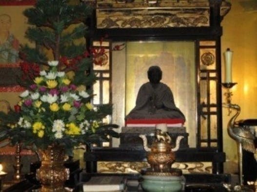 泉龍寺永代供養墓 御廟(舎利塔)