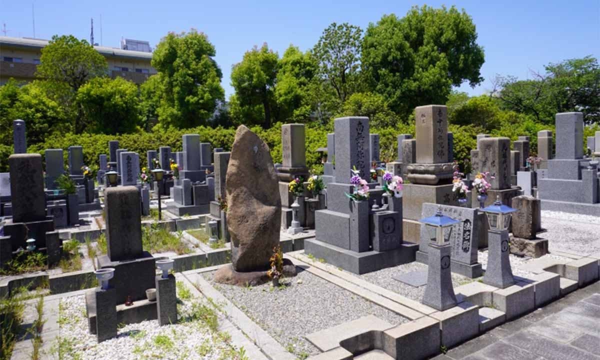 吹田市光明町墓地