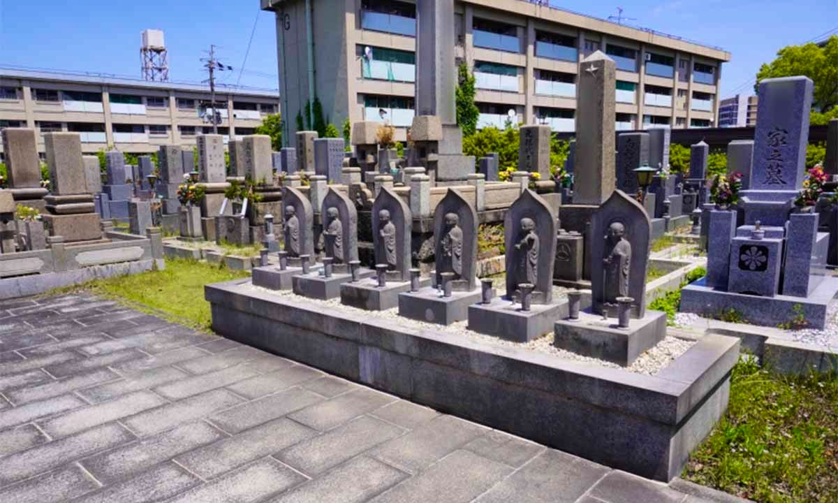 吹田市光明町墓地